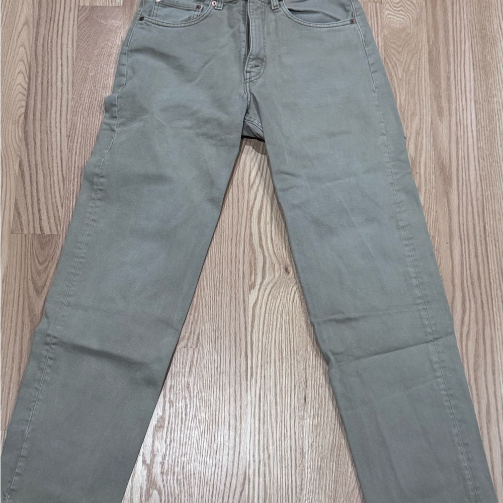 Levi's Gray Straight-Leg Jeans Modern Style